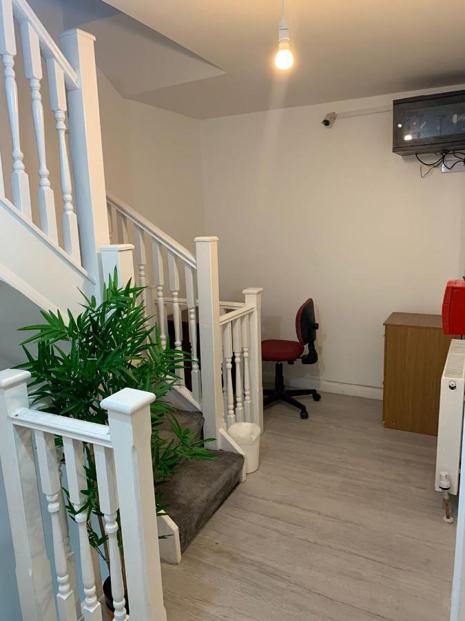 Luxury 5-Room House - Your Perfect Getaway Awaits Homestay Goodmayes