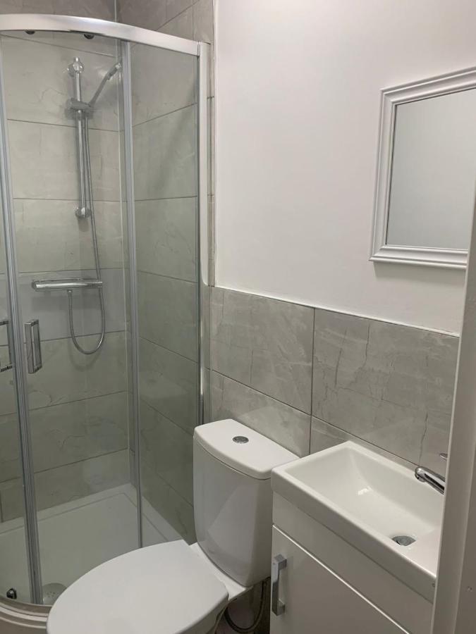 Homestay Luxury 5-Room House - Your Perfect Getaway Awaits Goodmayes