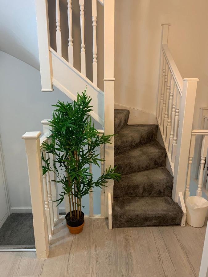 Luxury 5-Room House - Your Perfect Getaway Awaits Goodmayes