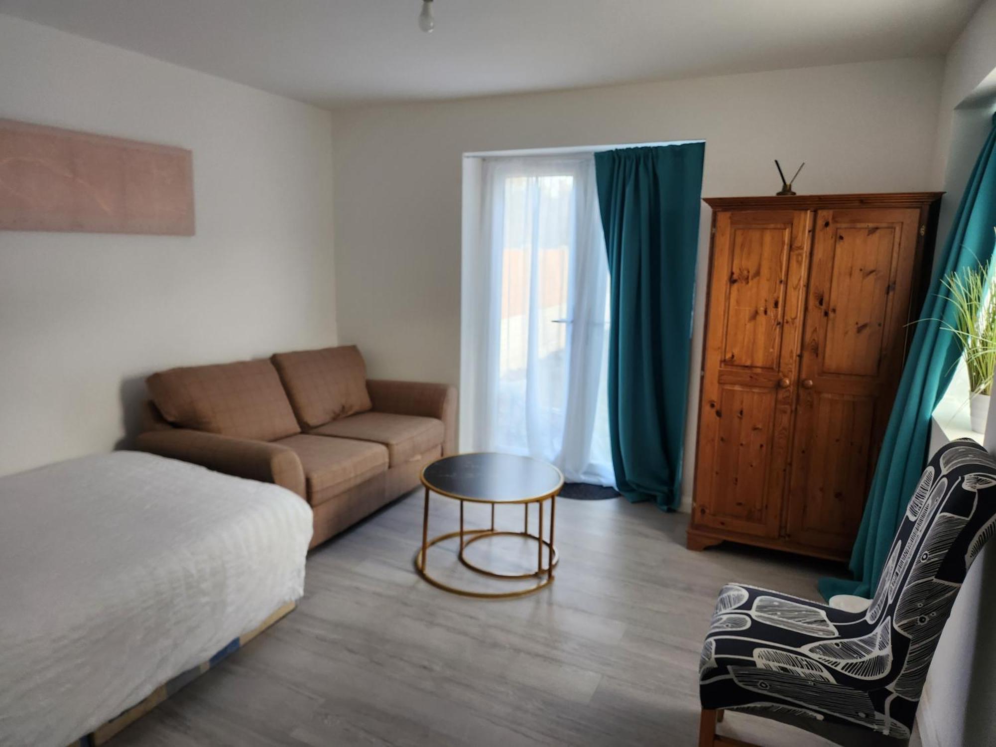 Homestay Luxury 5-Room House - Your Perfect Getaway Awaits Goodmayes