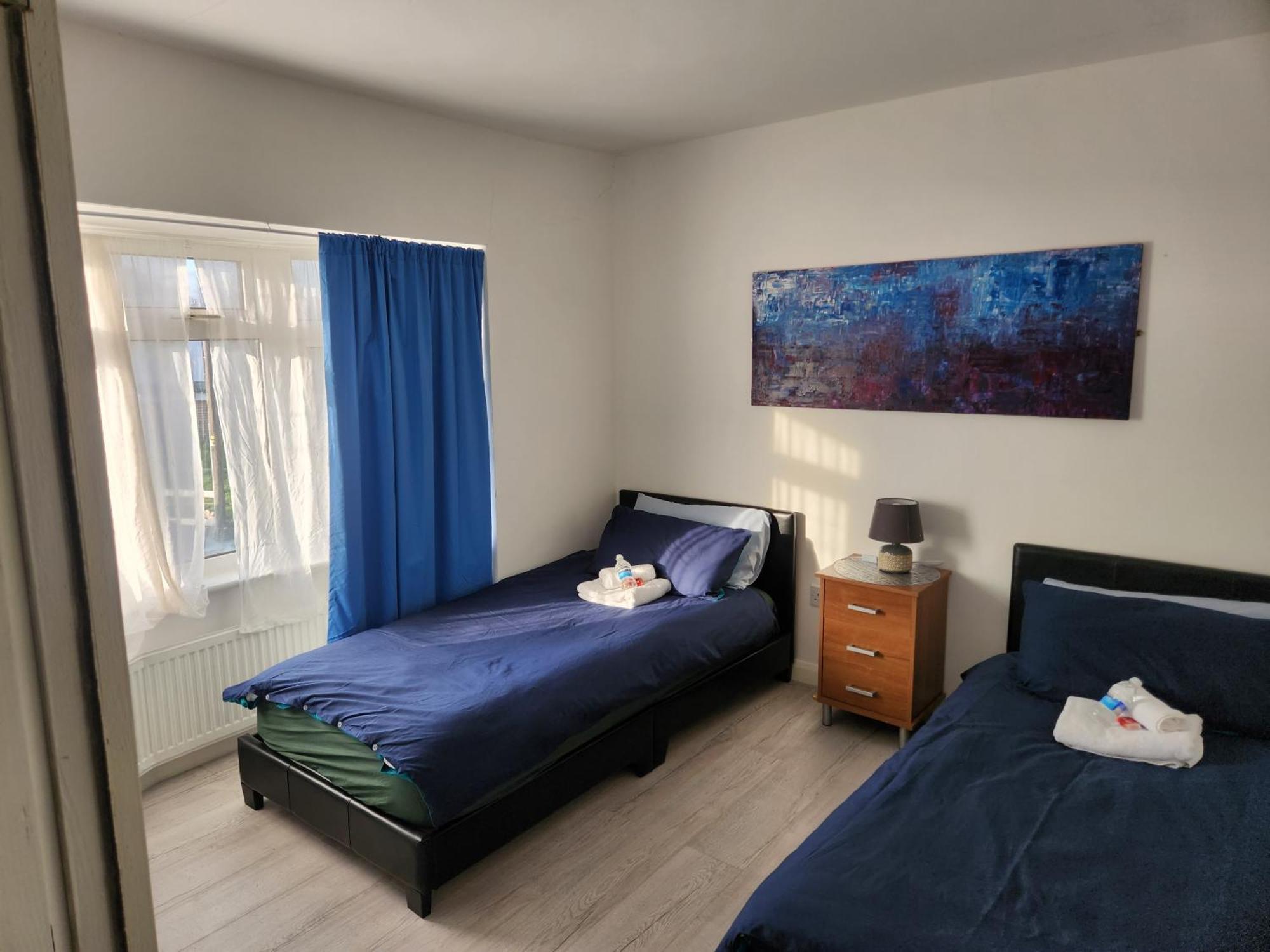 Luxury 5-Room House - Your Perfect Getaway Awaits Goodmayes