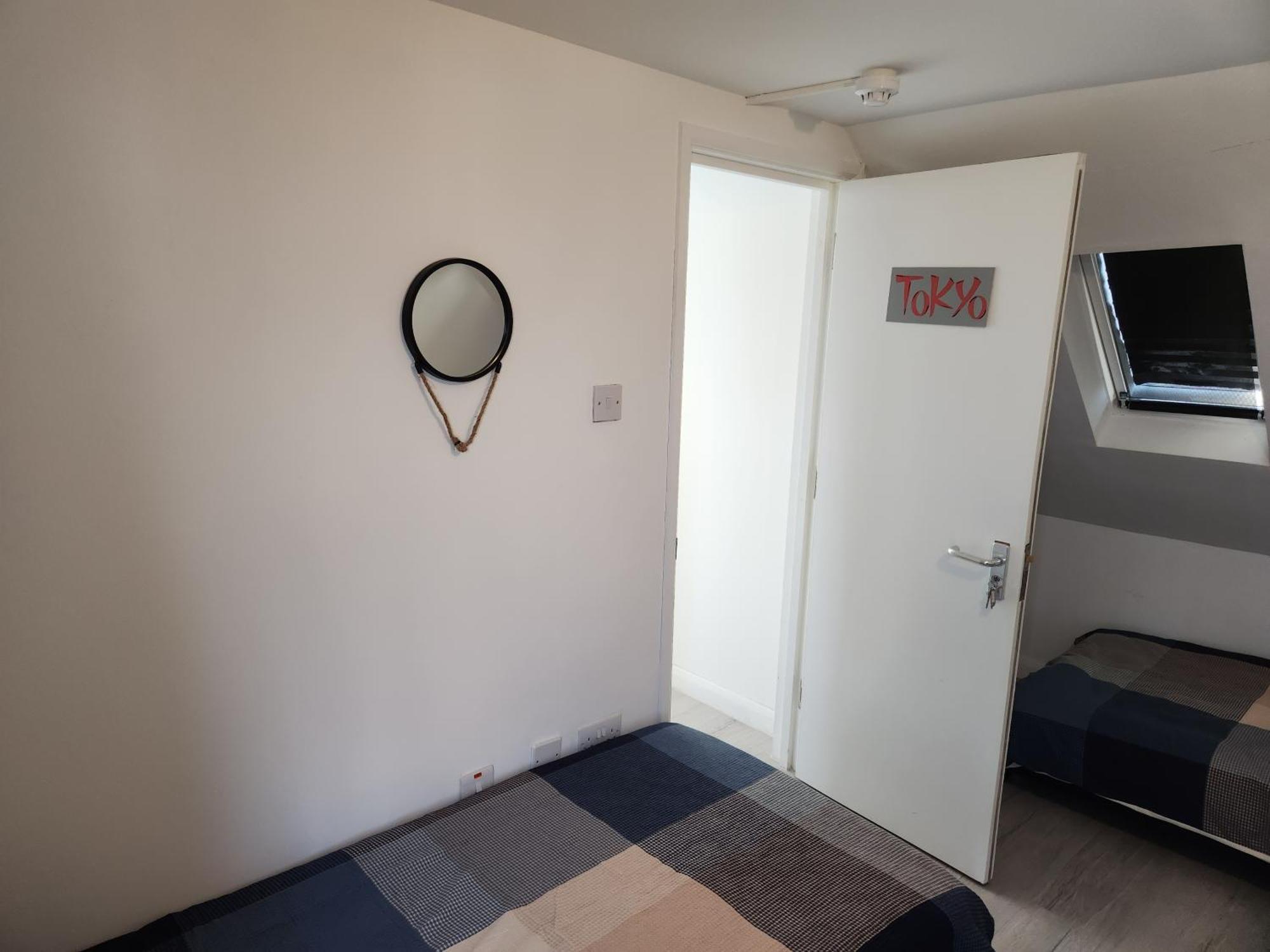 Homestay Luxury 5-Room House - Your Perfect Getaway Awaits Goodmayes