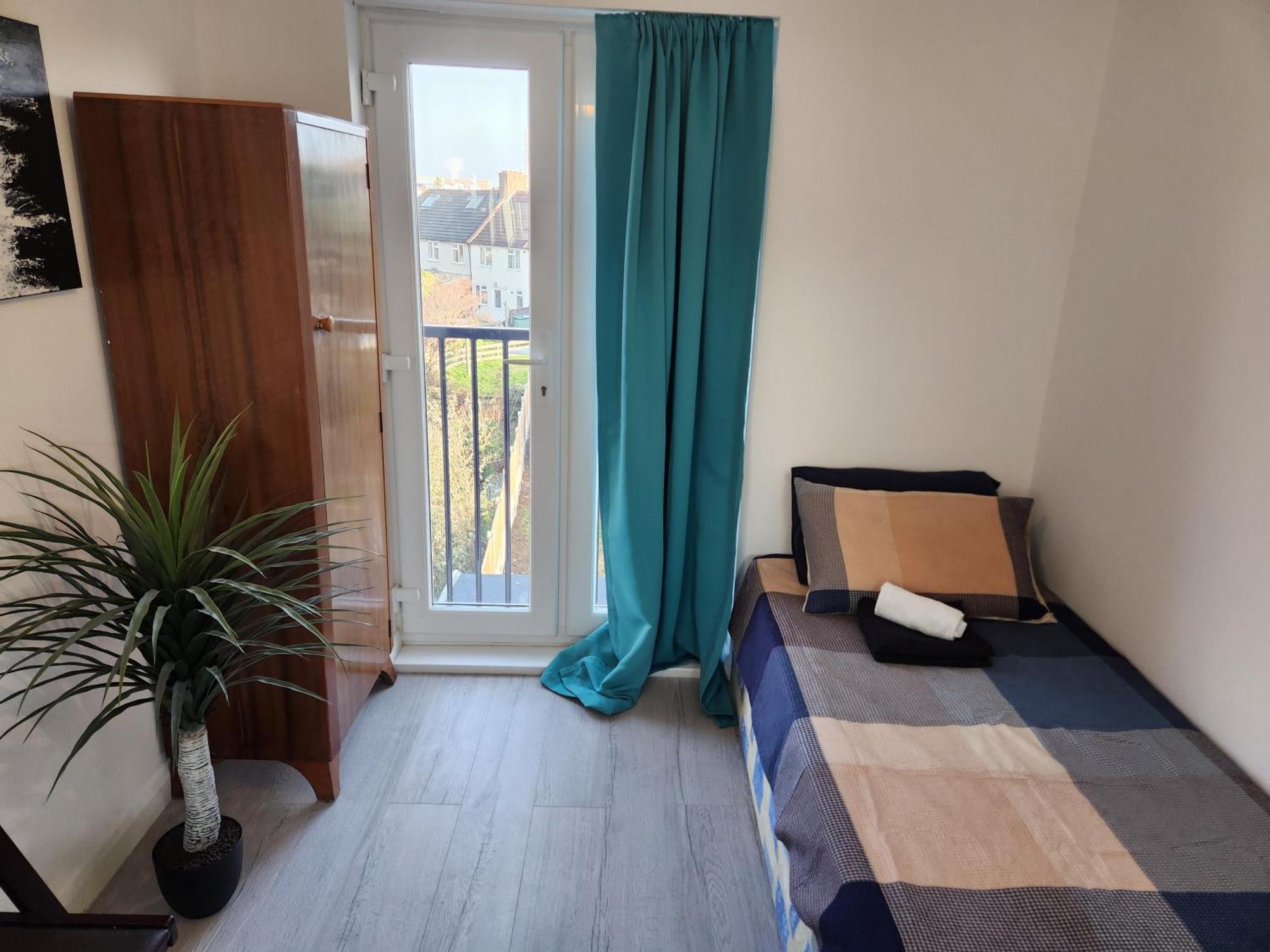 Homestay Luxury 5-Room House - Your Perfect Getaway Awaits Goodmayes