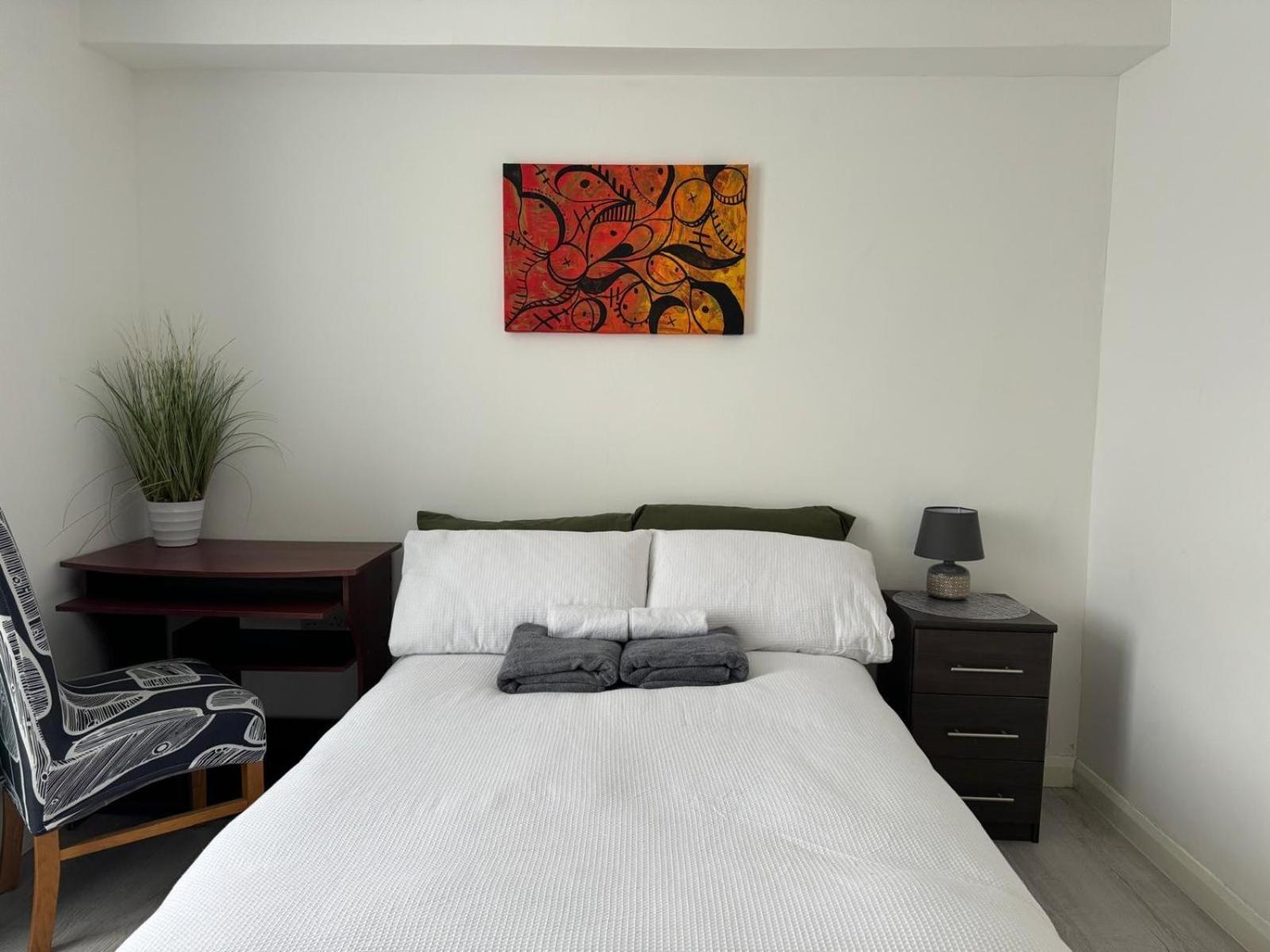 Luxury 5-Room House - Your Perfect Getaway Awaits Homestay Goodmayes