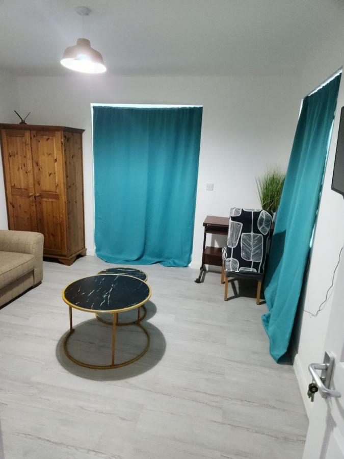 Homestay Luxury 5-Room House - Your Perfect Getaway Awaits Goodmayes