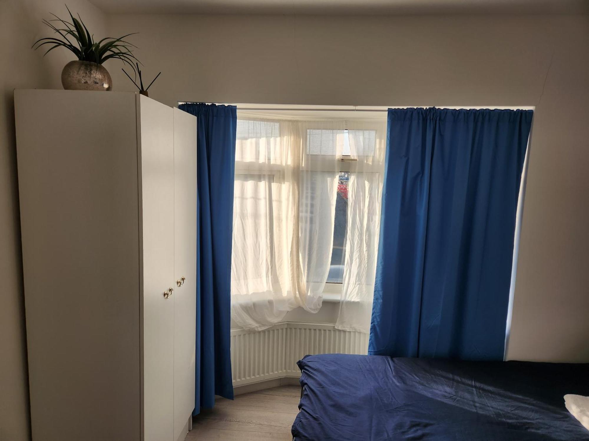 Homestay Luxury 5-Room House - Your Perfect Getaway Awaits Goodmayes